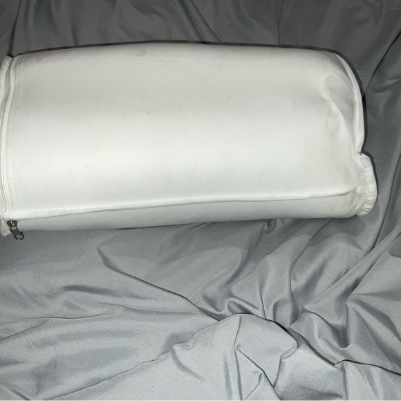 MZOIMZO BED PILLOWS 2 COOLING PILLOWS, SIDE,STOMACH,AND BACK SLEEPERS BRAND NEW - Picture 4 of 16